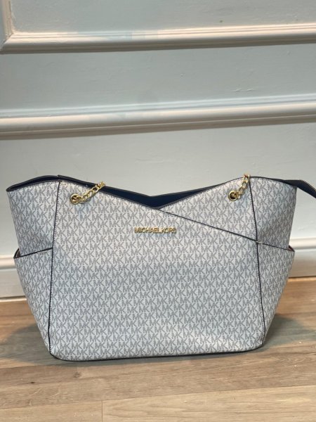 ابيض مع بيج