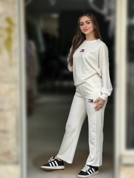 ابيض