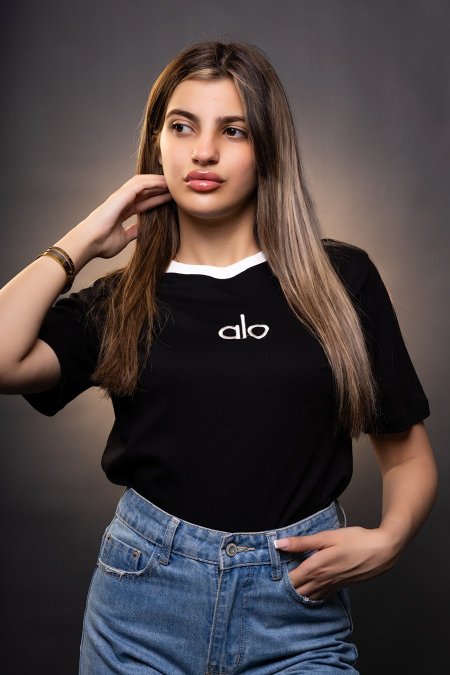 أسود