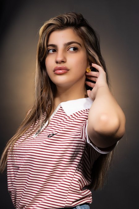 أحمر