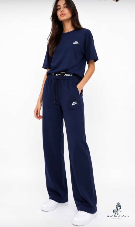 طقم Nike