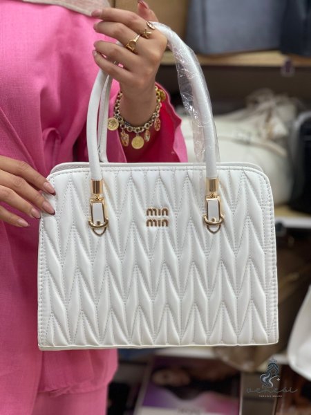 ابيض