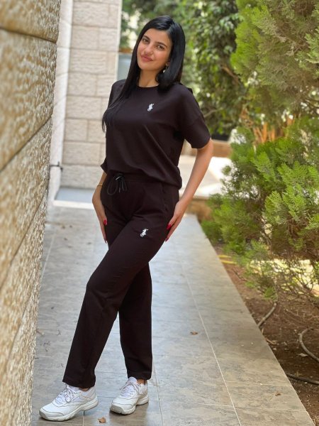 أسود