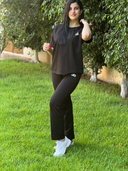 أسود