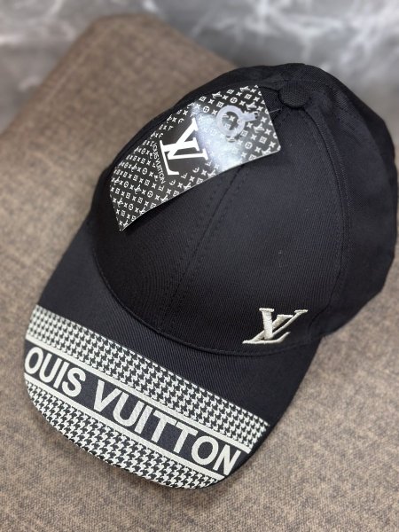 طاقية louis vuitton
