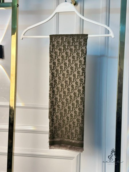 سكارف DIOR